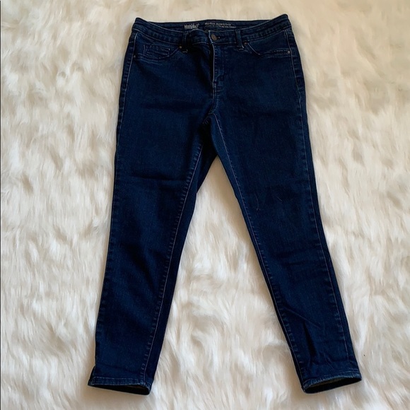 Mid-Rise Jegging Crop Jean - Picture 1 of 3
